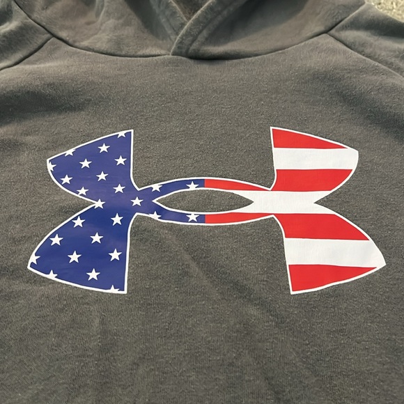 Boys gray Under Armour hoodie American Flag pattern size xl - Picture 2 of 4